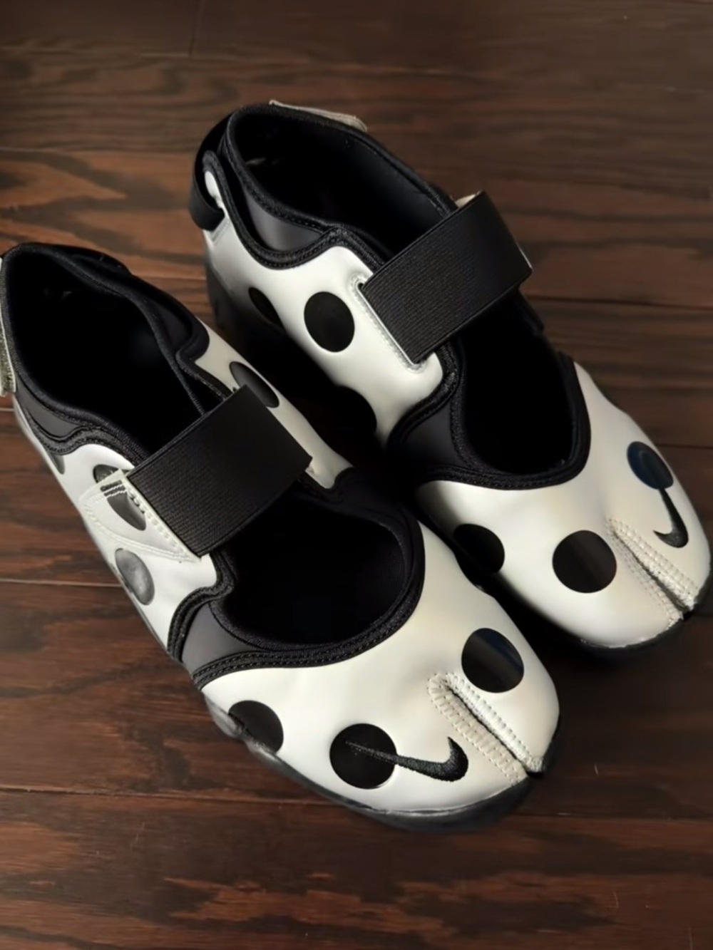 NEW Women's NIKE Air Rift Polka Dot Metallic Silver Black Sz 9 SOLDDDDD - Picture 2 of 2
